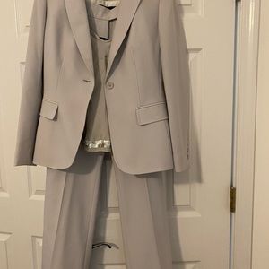 Almost new Size 8 Anne Klein Suit